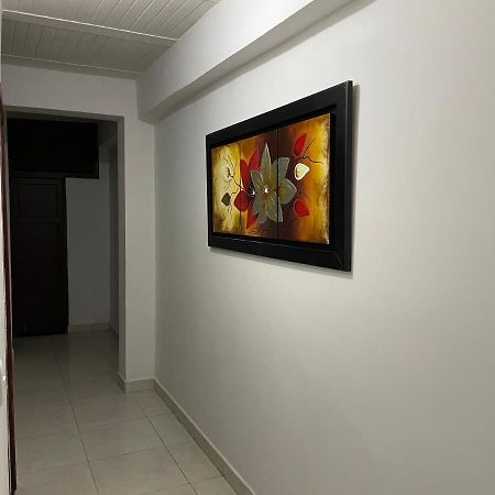 Apartamento Cerca A La Candelaria Y Hospitales Principales De Bogota Bagian luar foto