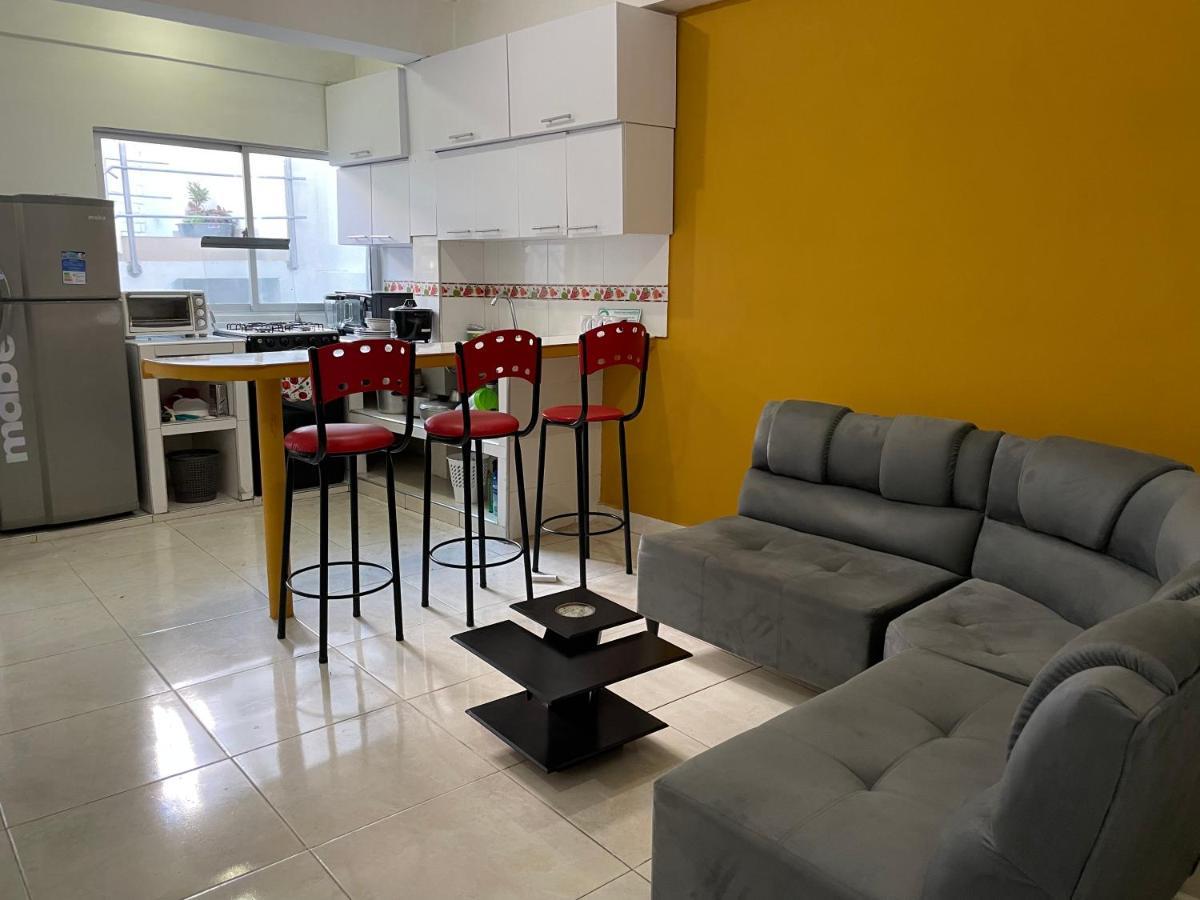 Apartamento Cerca A La Candelaria Y Hospitales Principales De Bogota Bagian luar foto